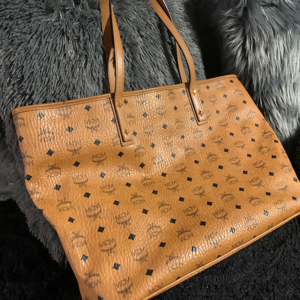 MCM Lg Handbag 👜 - Picture 5 of 7